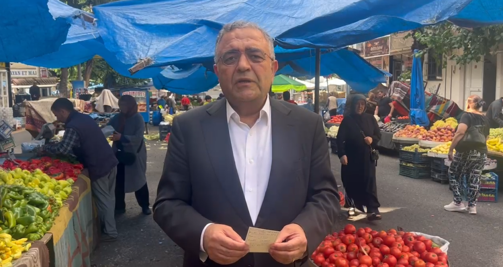Milletvekili Sezgin Tanrıkulu semt pazarında artan yoksulluğa ve alım gücü kaybına dikkat çekti