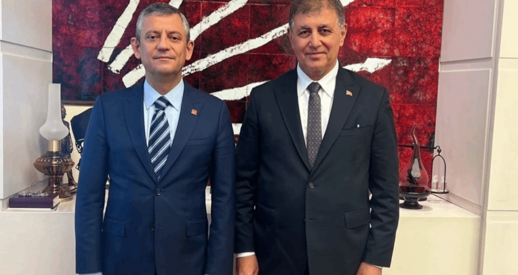 YENİ Parti Grup Başkanvekili Ali Mahir Başarır Cemil Tugay'ın AKP'ye Geçişine Tepki Gösterdi